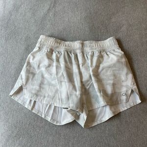 Gap 3” running short white camouflage - medium